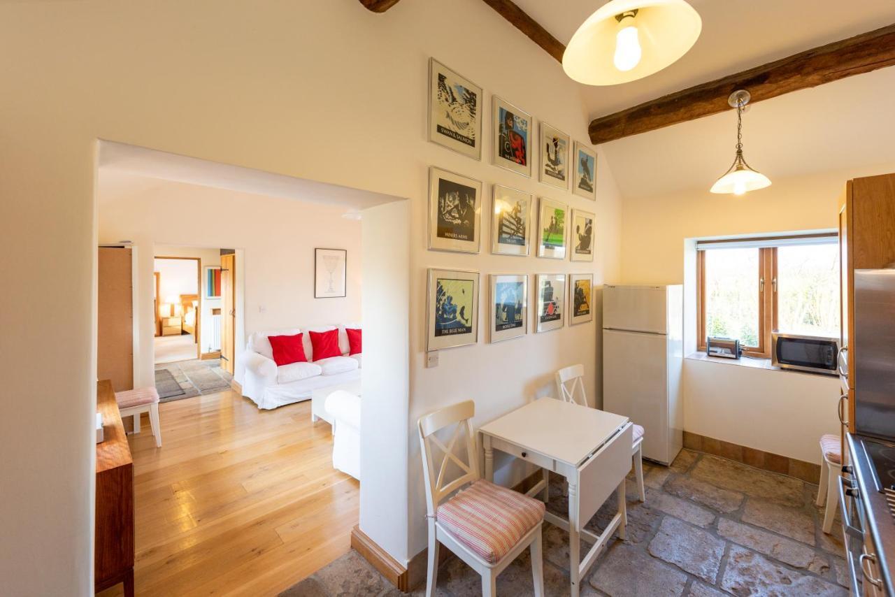 Whitley Coach House Villa Buitenkant foto