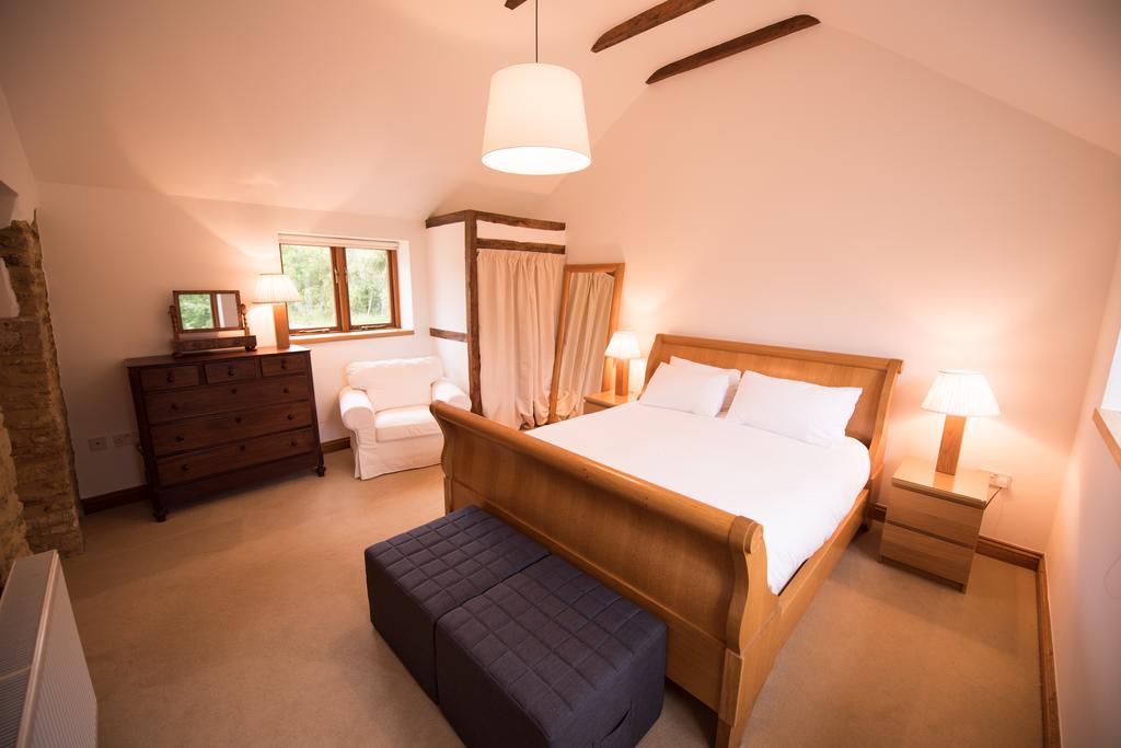 Whitley Coach House Villa Kamer foto
