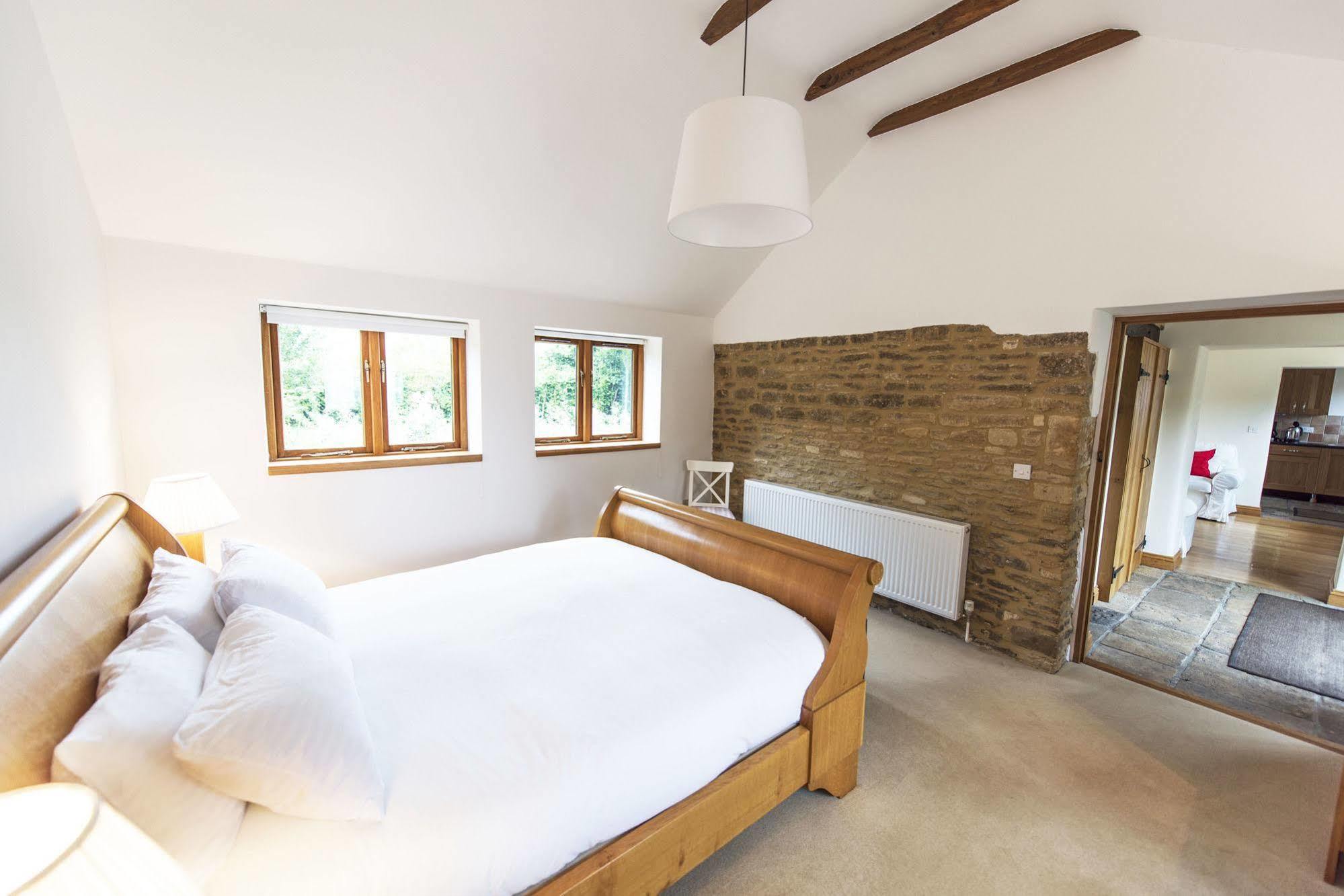 Whitley Coach House Villa Buitenkant foto