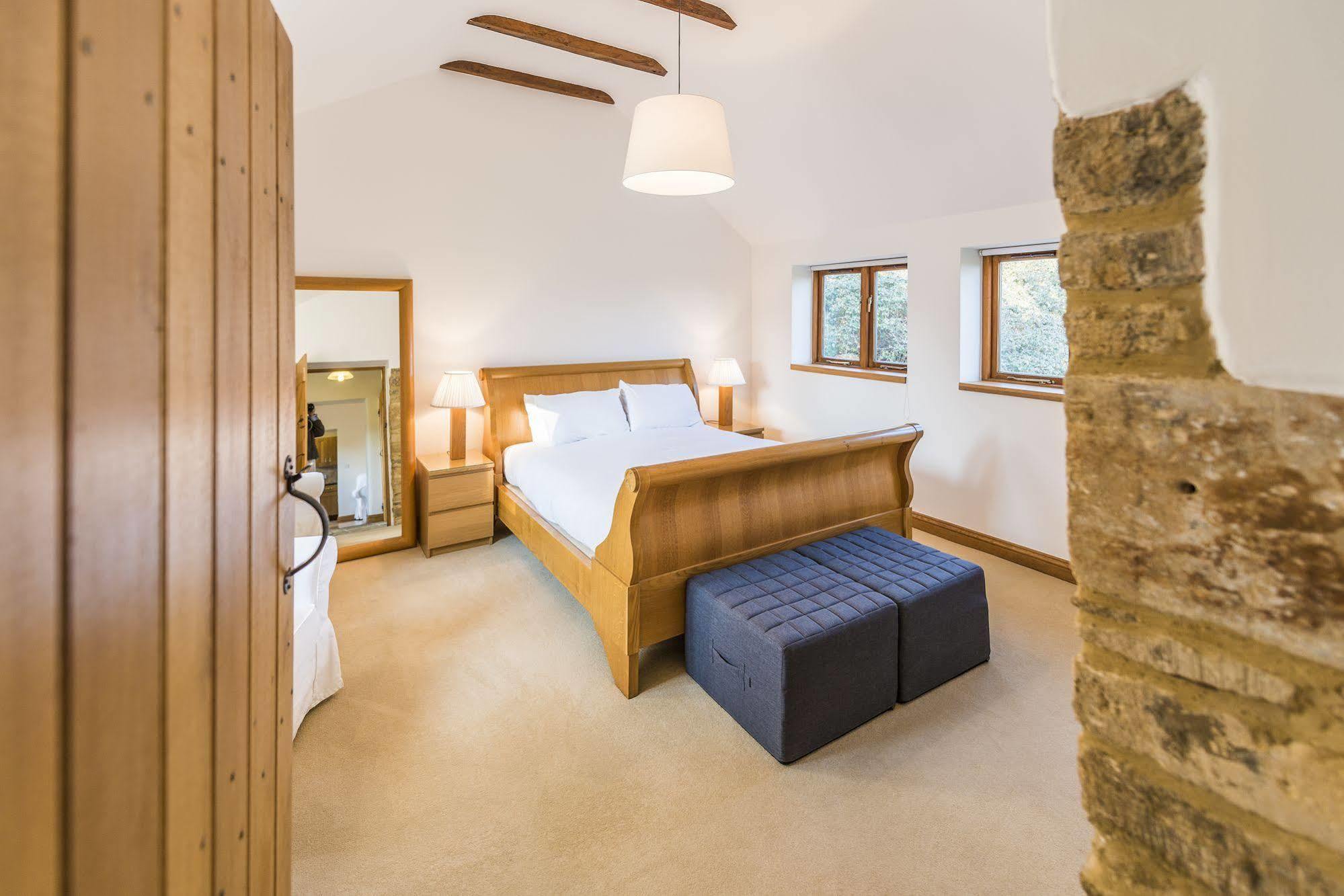Whitley Coach House Villa Buitenkant foto